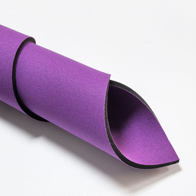 Zwart neopreen materiaal 3mm dik voor sportondersteuning