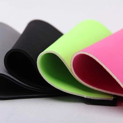 Enkelzijdige 70 Shore A 1mm CR Gelamineerde Neopreen Stof Per Yard, Afdichtingspads, Pijpbekledingen, Waterdichte Pakkingen, Scheepsbotsingsbeschermlagen